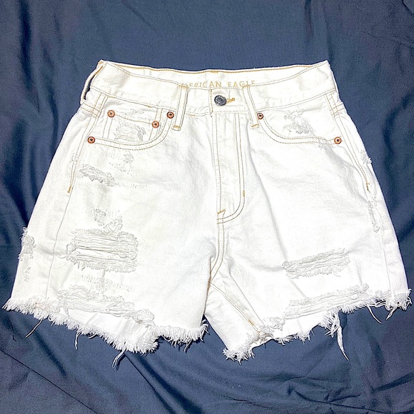 American Eagle 90’s Boyfriend Short. Size 0. Hi-Rise Distressed. Off White. - Picture 3 of 10